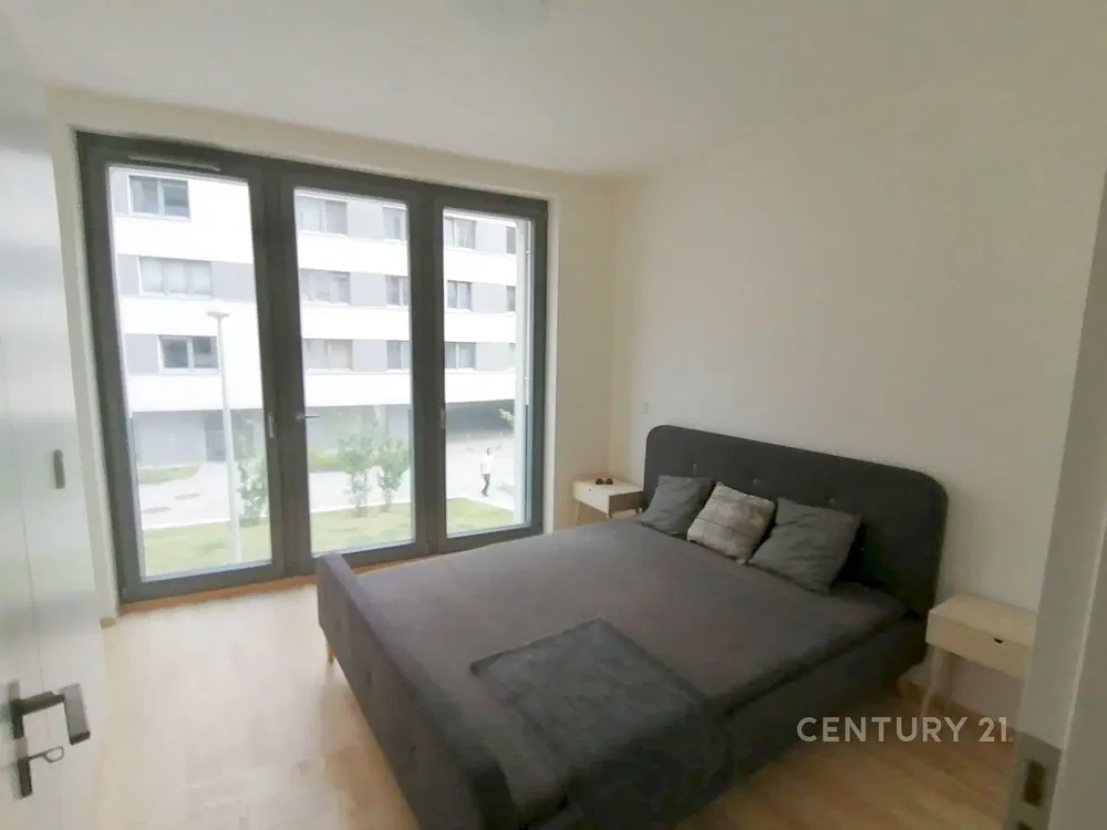 Mutfak; mutfak aletleri, ahşap zemin, doğal ışık, modern stil, tadilatlı