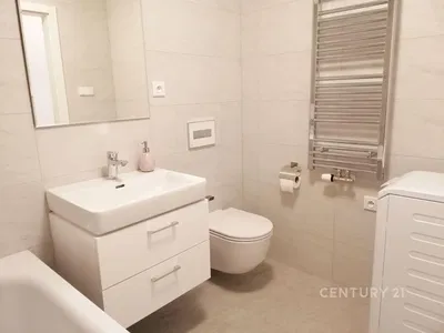 Σαλόνι; ξύλινο πάτωμα, φυσικό φως, μοντέρνο στυλ, ψηλά ταβάνια