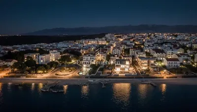 Дневна соба; дрвени под, природно светло, модерни стил, високи плафони