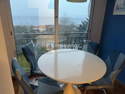 Κουζίνα; συσκευές κουζίνας, ξύλινο πάτωμα, φυσικό φως, μοντέρνο στυλ, ανακαινισμένο