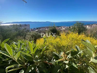 Кухиња; кухињски апарати, дрвени под, природно светло, модерни стил, реновиран