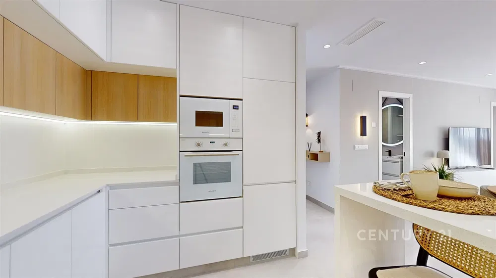 Cocina; electrodomésticos, suelo de baldosas, luz natural, estilo moderno, renovado