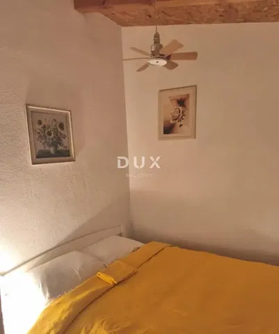 Cuisine; électroménager, parquet, lumière naturelle, style moderne, rénové