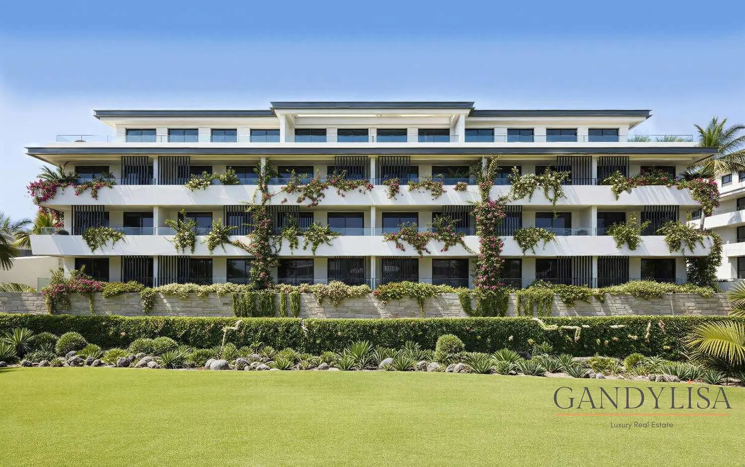 Living room; wood floor, natural light, modern style, high ceiling