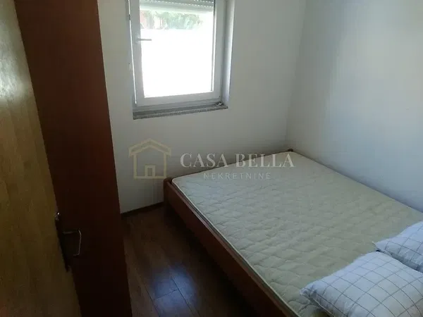 Küche; küchengeräte, fliesenboden, tageslicht, moderner stil, renoviert