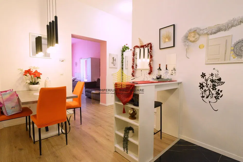 Chambre; lumière naturelle, parquet, style moderne, rénové