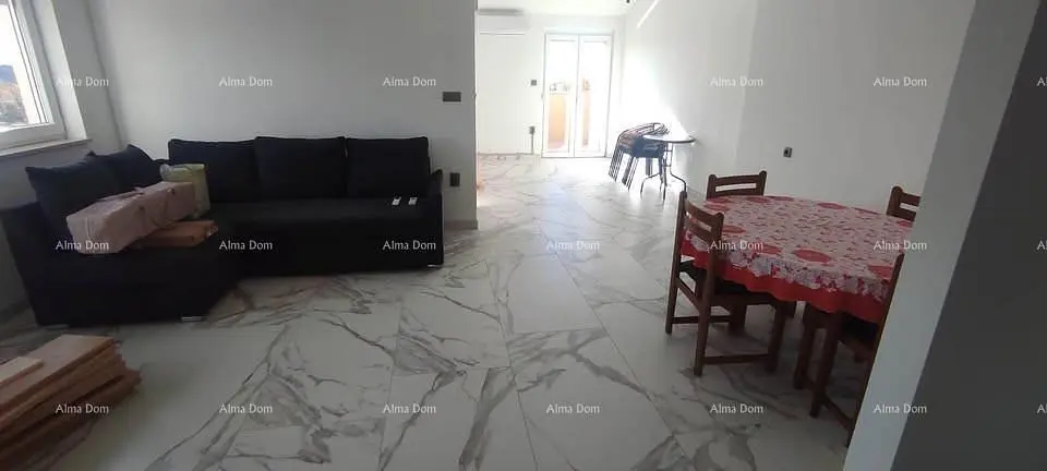 Living room; wood floor, natural light, modern style, high ceiling