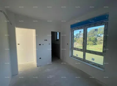 Wohnzimmer; holzboden, tageslicht, moderner stil, hohe decken