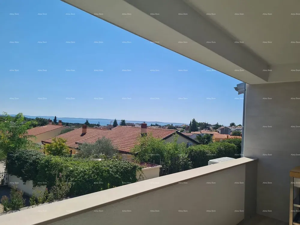 Dnevni boravak; drveni pod, prirodna svjetlost, moderan stil, visoki stropovi