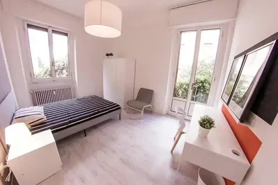 مطبخ; أجهزة المطبخ, أرضية خشبية, ضوء طبيعي, أسلوب عصري