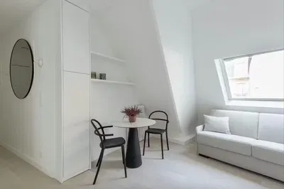 Cucina; elettrodomestici, pavimento in legno, luce naturale, stile moderno