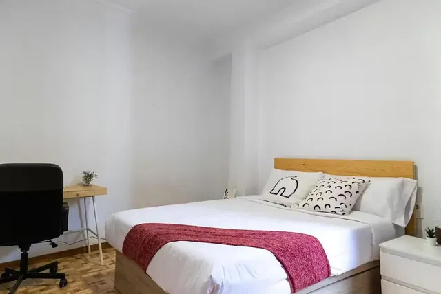 Küche; küchengeräte, fliesenboden, tageslicht, moderner stil