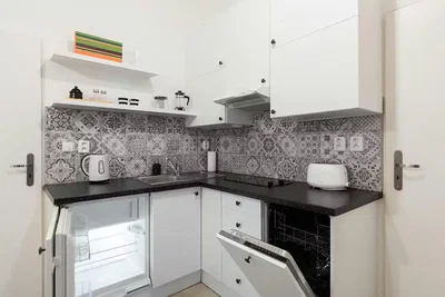 Küche; küchengeräte, holzboden, tageslicht, moderner stil