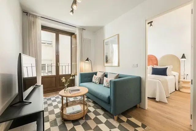 Küche; küchengeräte, fliesenboden, tageslicht, moderner stil