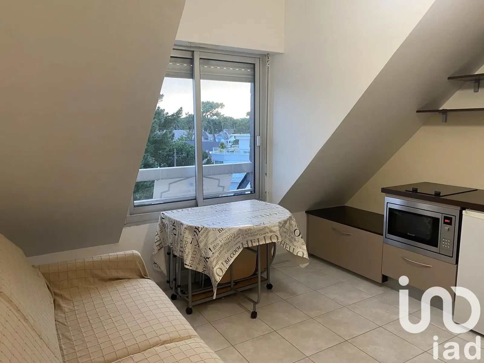 مطبخ; أجهزة المطبخ, أرضية خشبية, ضوء طبيعي, أسلوب عصري