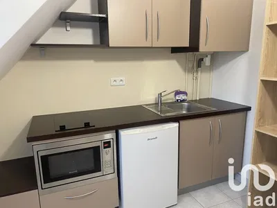 Cuisine; électroménager, parquet, lumière naturelle, style moderne