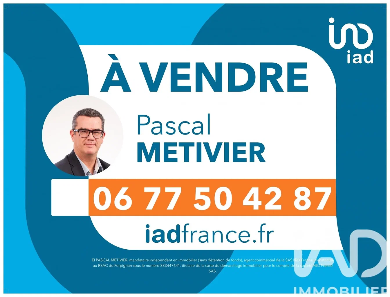 Дневна соба; дрвени под, природно светло, модерни стил