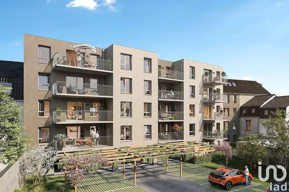 Kuhinja; kućanski aparati, drveni pod, prirodna svjetlost, moderan stil