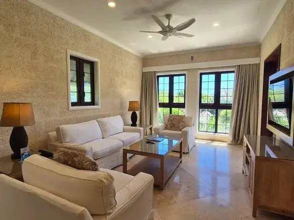 Küche; küchengeräte, holzboden, tageslicht, moderner stil