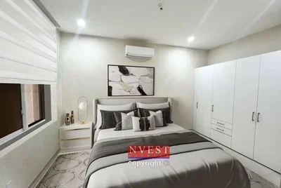 Kuhinja; kuhinjski aparati, pločice, prirodno svjetlo, moderni stil