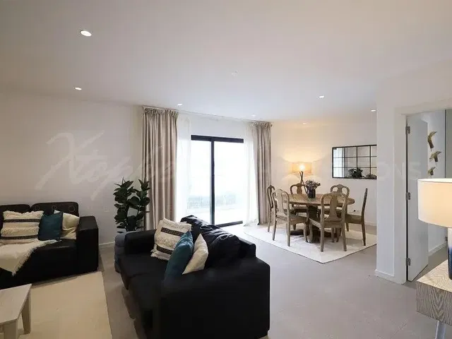 Küche; küchengeräte, holzboden, tageslicht, moderner stil