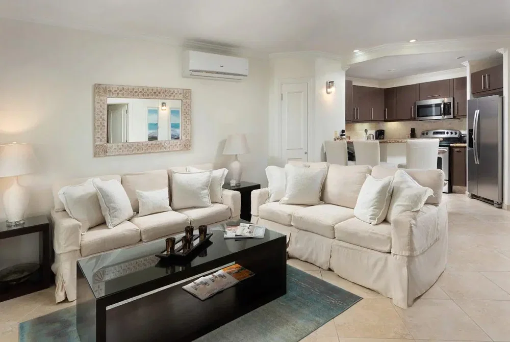 Cuisine; électroménager, parquet, lumière naturelle, style moderne