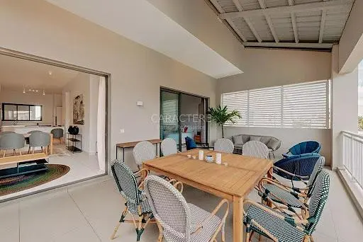 Küche; küchengeräte, holzboden, tageslicht, moderner stil