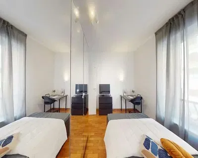 Living room; wood floor, natural light, modern style