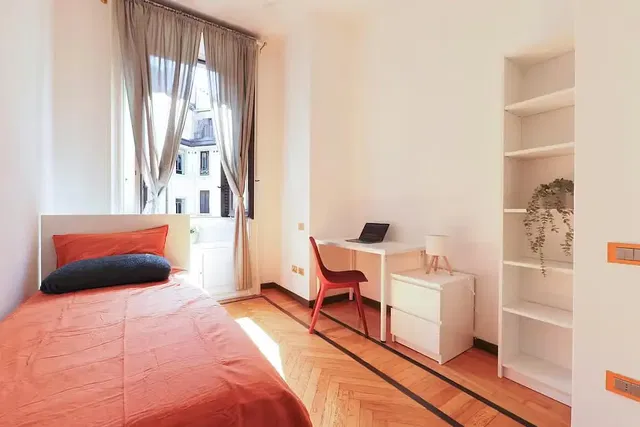 Cuisine; électroménager, parquet, lumière naturelle, style moderne