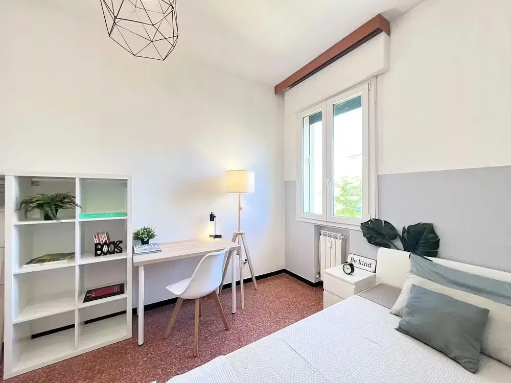 Keuken; keukenapparatuur, houten vloer, natuurlijk licht, moderne stijl