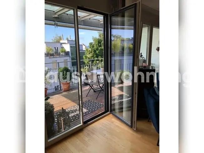 Küche; küchengeräte, holzboden, tageslicht, moderner stil