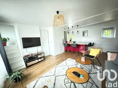 Kitchen; kitchen appliances, wood floor, natural light, modern style