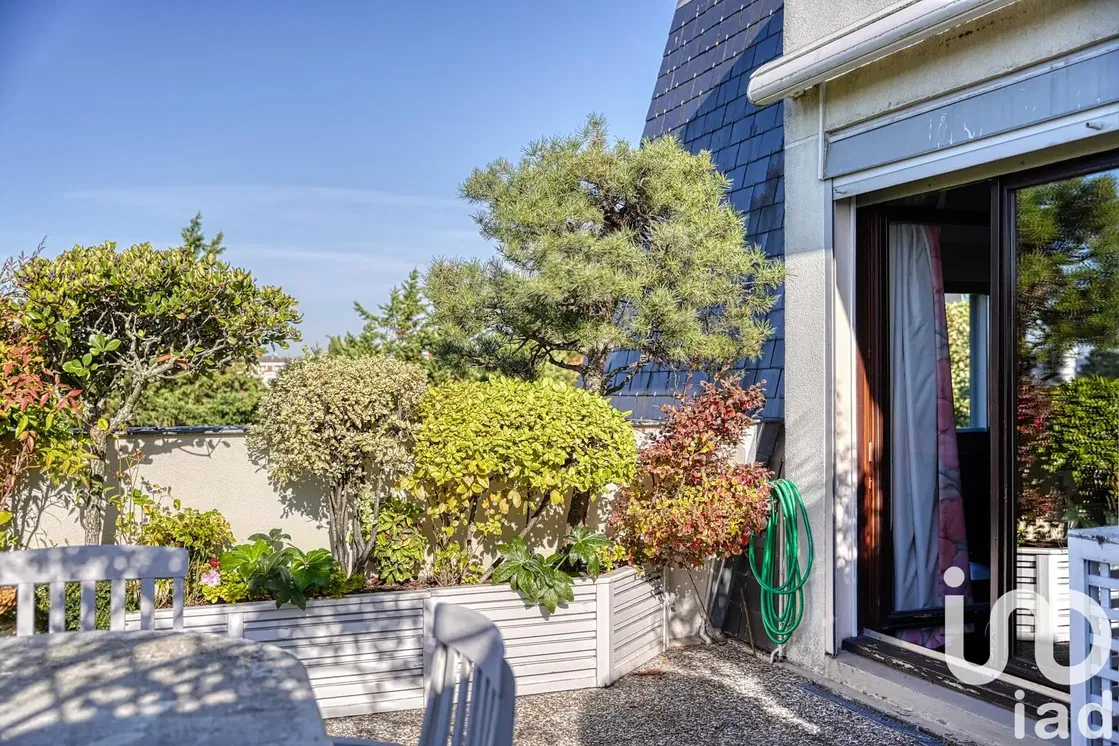 Kitchen; kitchen appliances, wood floor, natural light, modern style