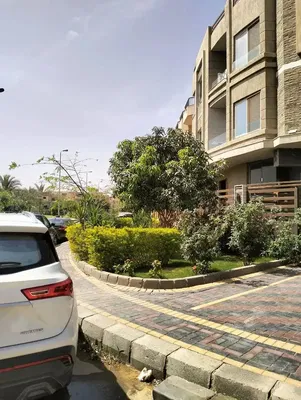 Living room; wood floor, natural light, modern style