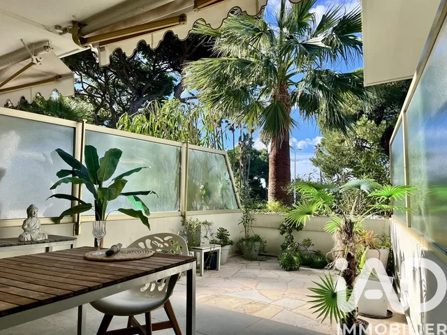 Kitchen; kitchen appliances, wood floor, natural light, modern style