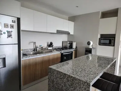 Cozinha; eletrodomésticos, chão de azulejo, luz natural, estilo moderno