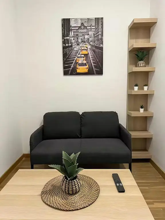 Cocina; electrodomésticos, suelo de madera, luz natural, estilo moderno