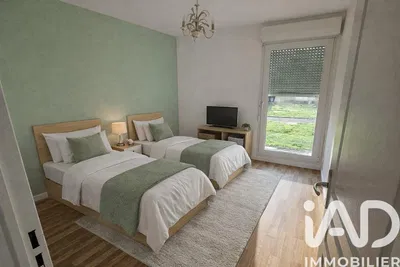 Keuken; keukenapparatuur, houten vloer, natuurlijk licht, moderne stijl