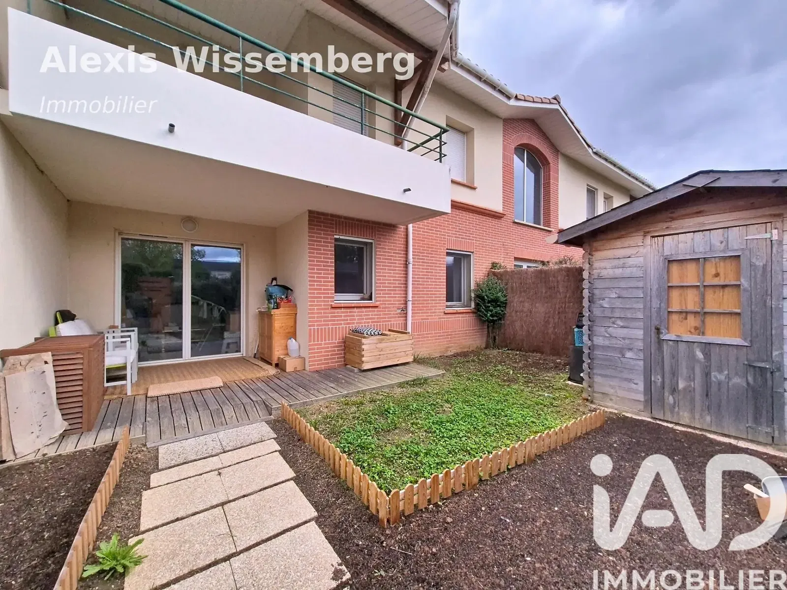 مطبخ; أجهزة المطبخ, أرضية خشبية, ضوء طبيعي, أسلوب عصري