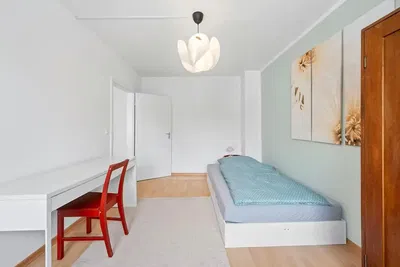 Küche; küchengeräte, holzboden, tageslicht, moderner stil