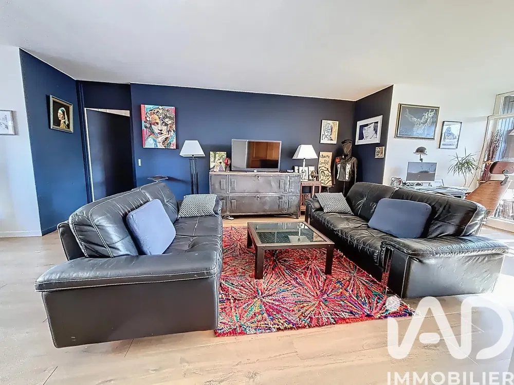 Küche; küchengeräte, holzboden, tageslicht, moderner stil