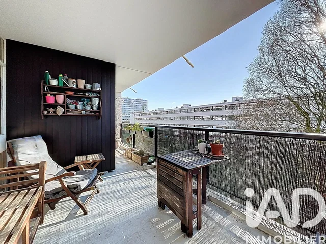 Kitchen; kitchen appliances, wood floor, natural light, modern style