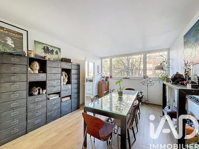 Cuisine; électroménager, parquet, lumière naturelle, style moderne