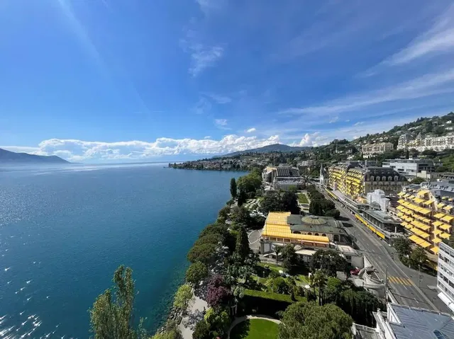 Küche; küchengeräte, fliesenboden, tageslicht, moderner stil