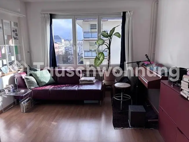 Cuisine; électroménager, parquet, lumière naturelle, style moderne