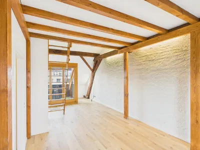 Küche; küchengeräte, holzboden, tageslicht, moderner stil