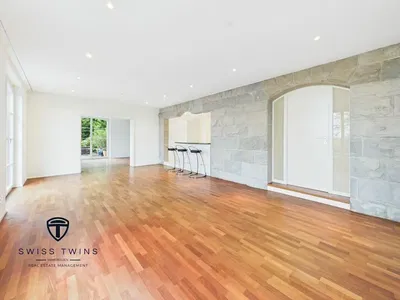 Küche; küchengeräte, holzboden, tageslicht, moderner stil