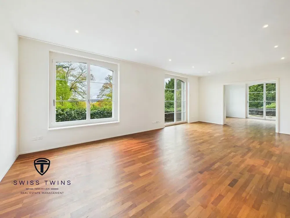 Wohnzimmer; holzboden, tageslicht, moderner stil