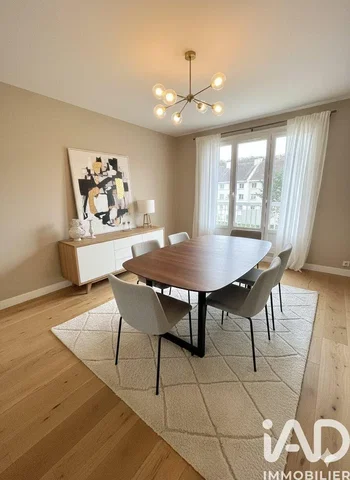 Küche; küchengeräte, holzboden, tageslicht, moderner stil