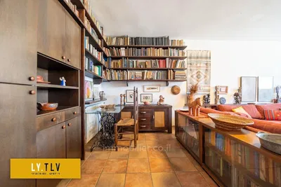 Küche; küchengeräte, holzboden, tageslicht, moderner stil